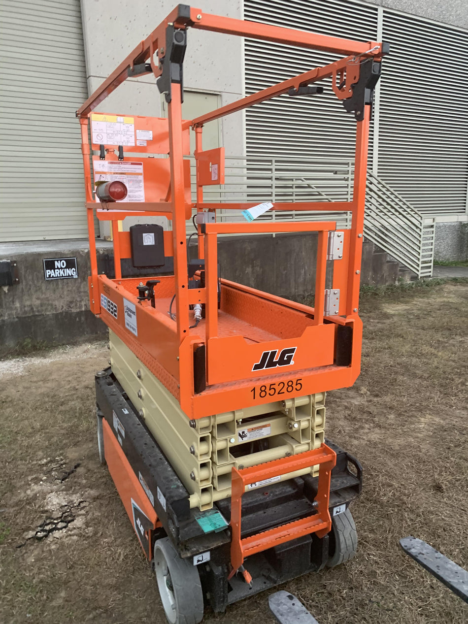 2021 JLG ES1932