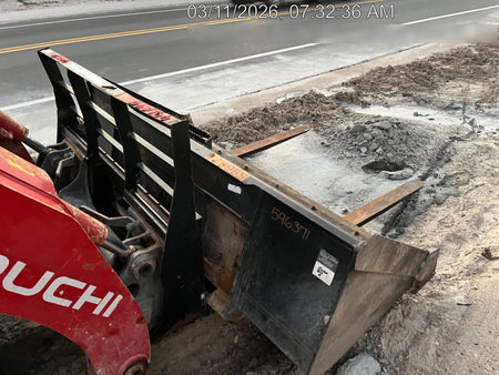 2025 TAKEUCHI 80" Smooth Bucket - Takeuchi
