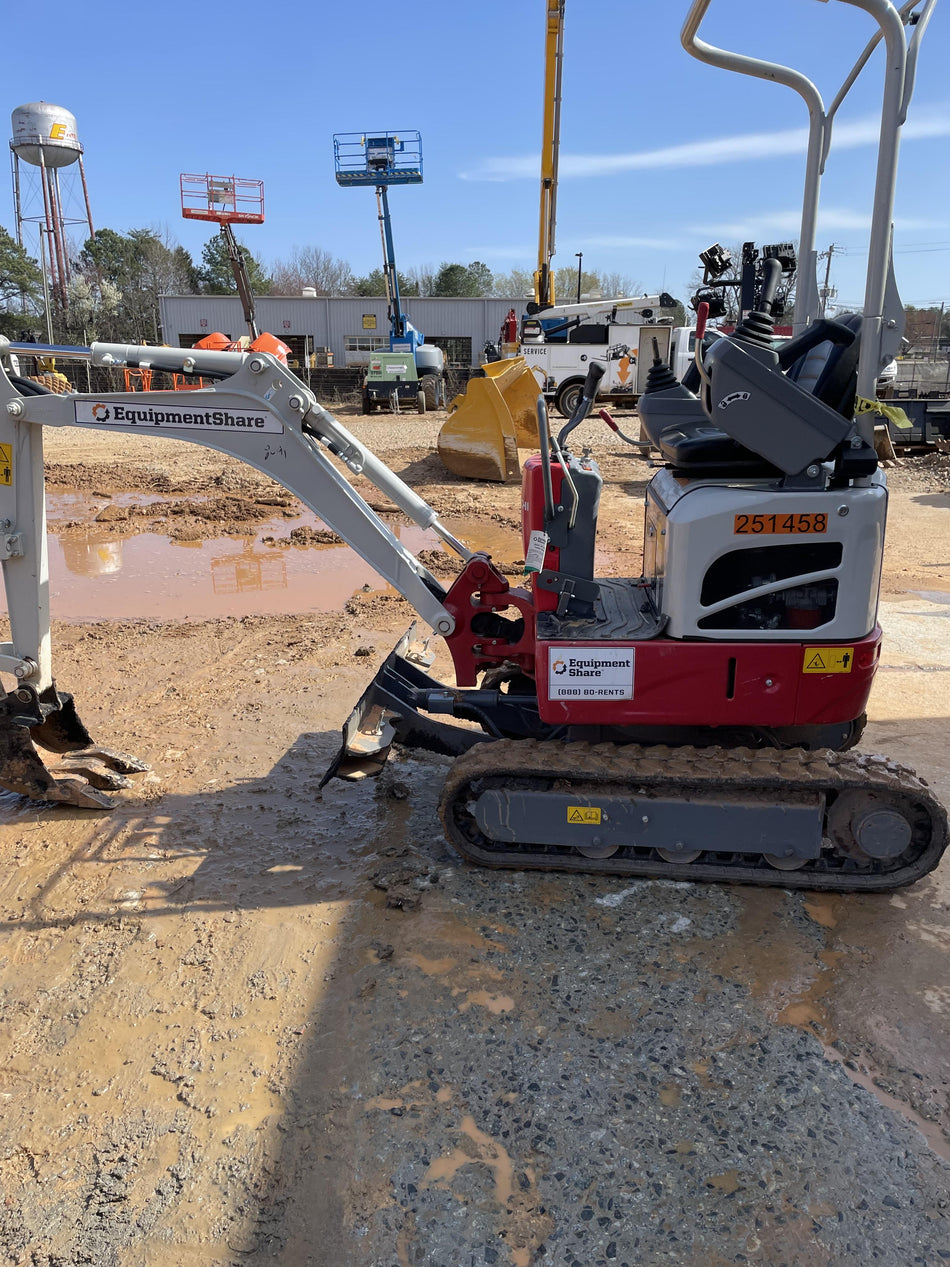 2022 TAKEUCHI TB210R