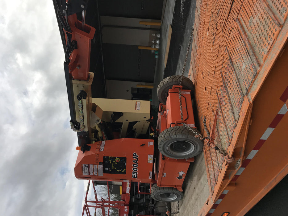 2019 JLG E300AJP