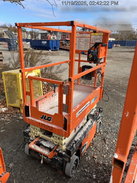 2021 JLG ES1330L