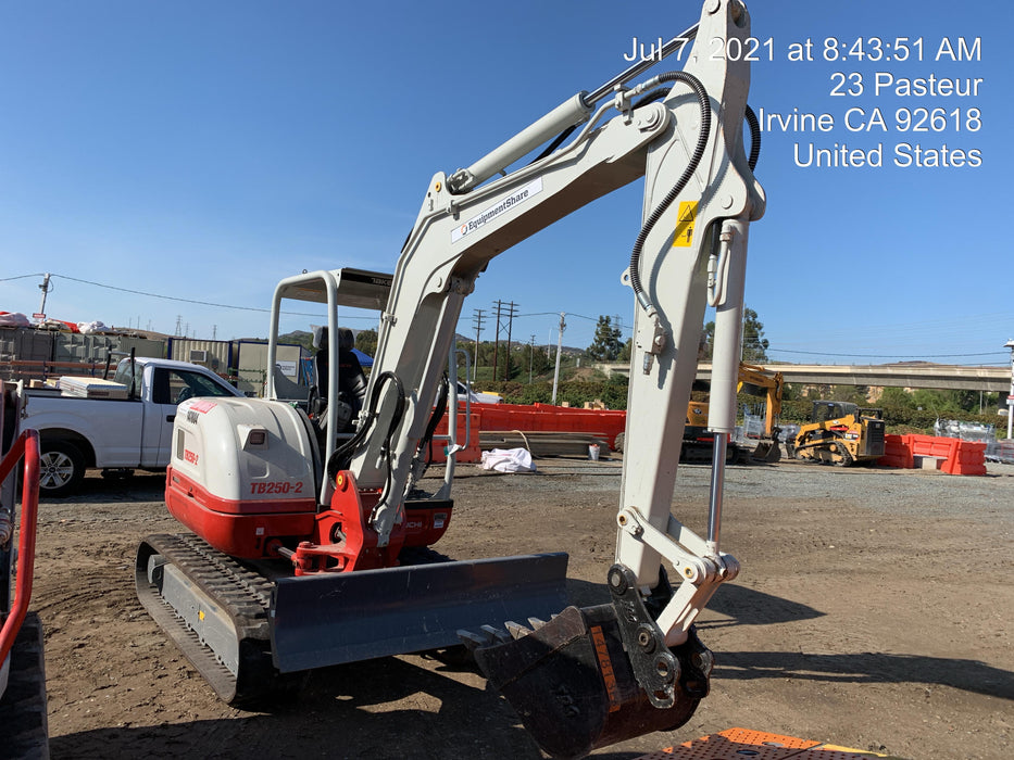2021 TAKEUCHI TB250-2