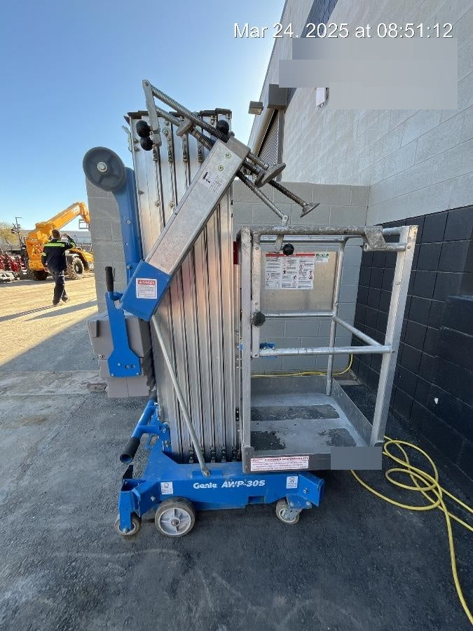 2019 GENIE AWP-30S