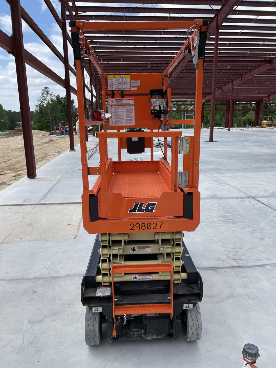 2023 JLG ES1932