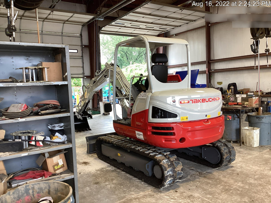 2022 TAKEUCHI TB250-2R