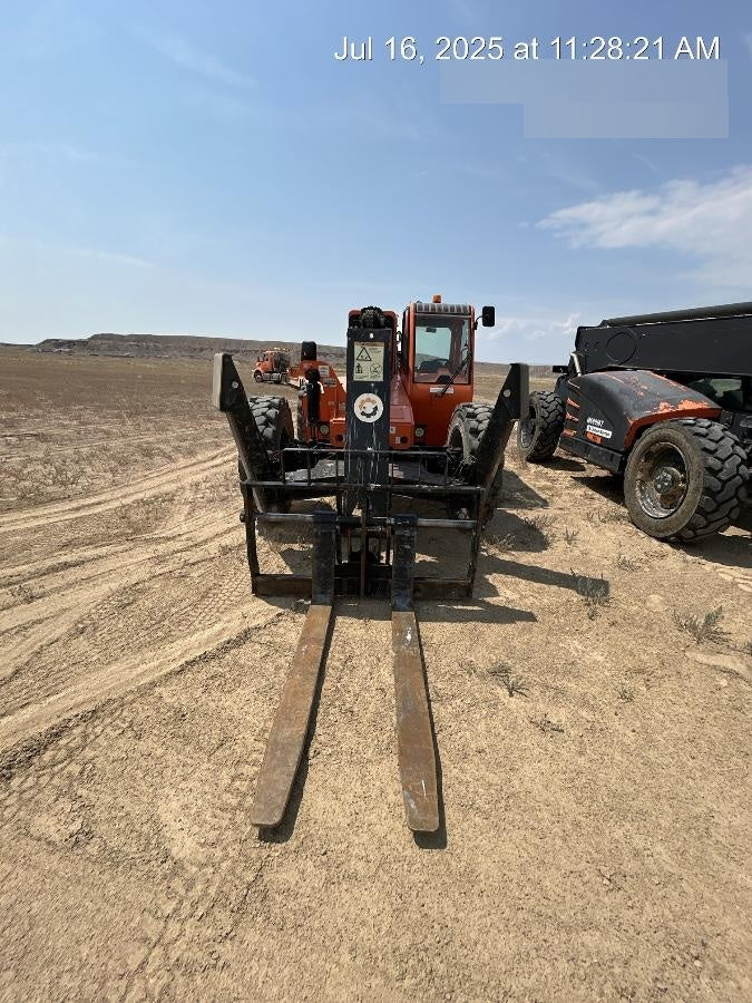 2020 Skytrak 10054 Cab/Heat/Air, Solid Tires, Work Lights, Beacon, Aux Hydraulics, Back up Alarm, Lifting Eye, ES Decals