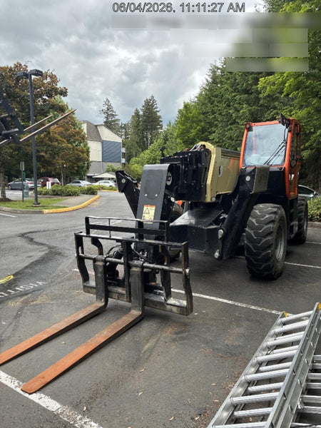 2022 JLG 1075