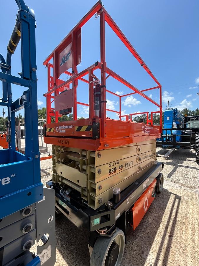 2025 JLG ES3246
