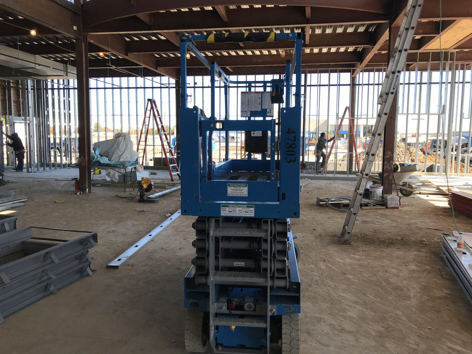2019 Genie GS-2632 Folding rails with half height swing gate