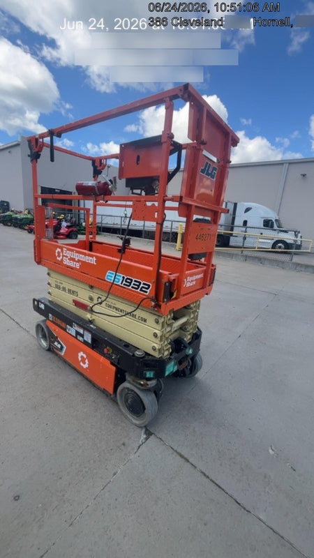 2024 JLG ES1932