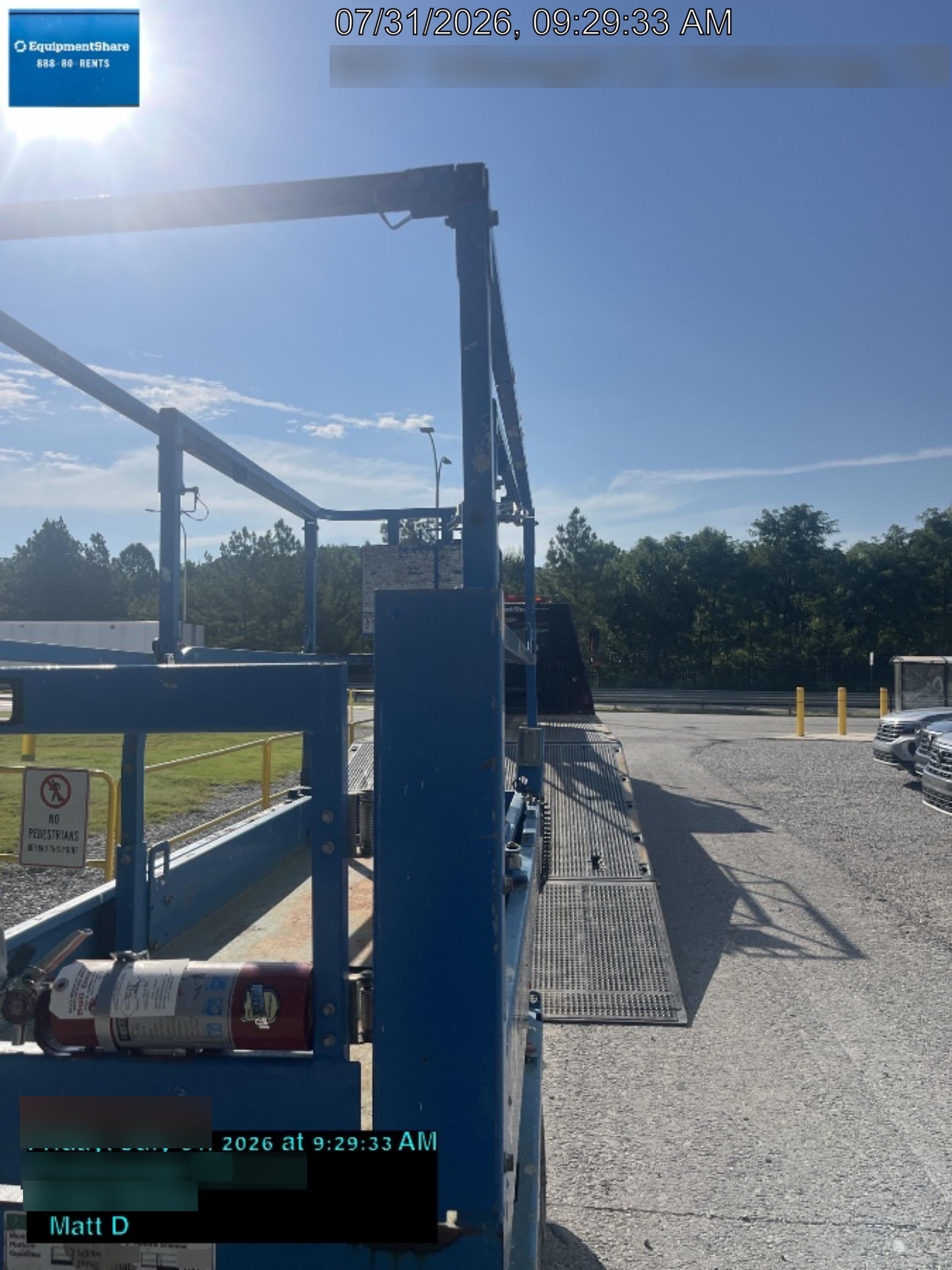 2019 Genie GS-2632 Folding rails with half height swing gate