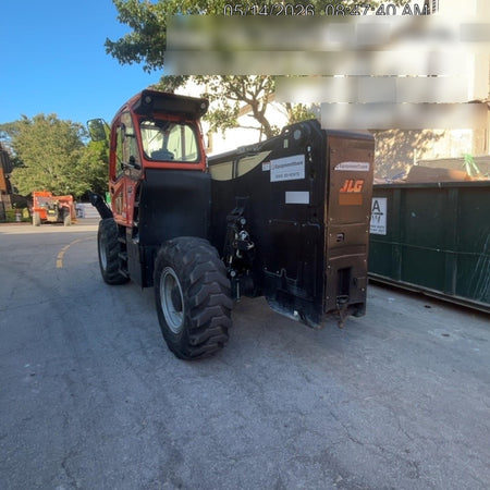 2021 JLG 1075