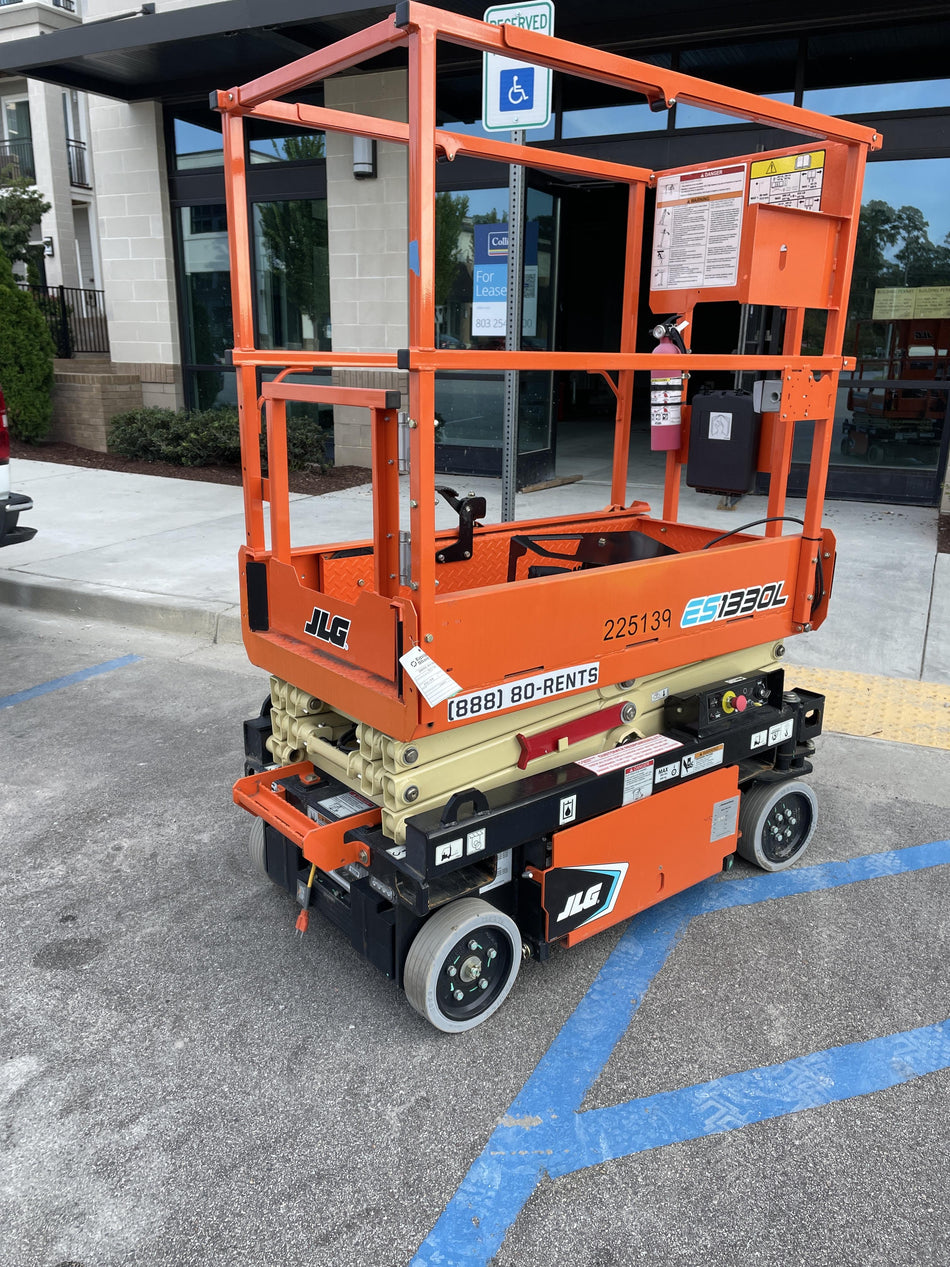 2022 JLG ES1330L