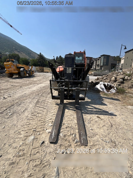 2021 JLG 1075