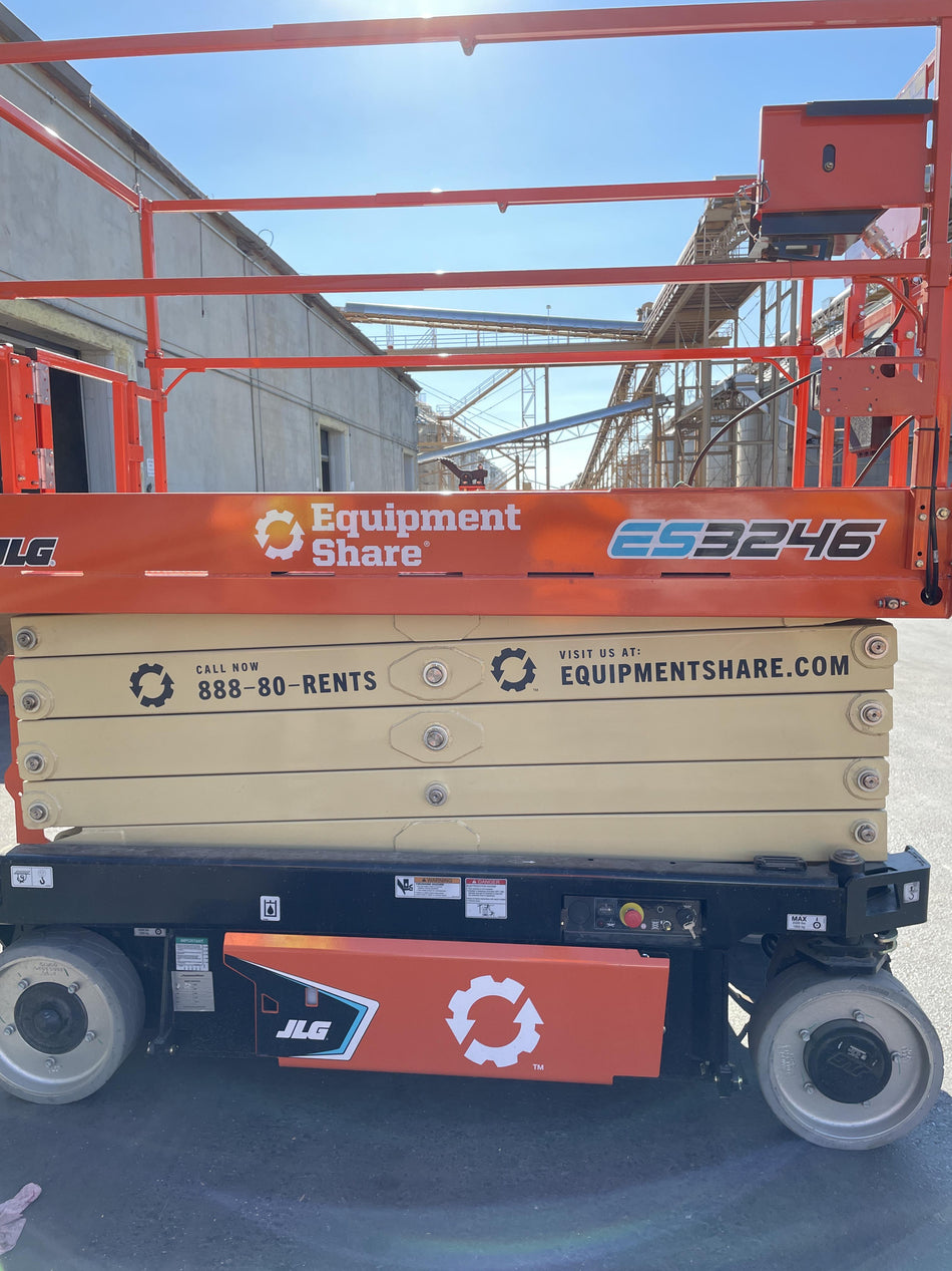 2022 JLG ES3246