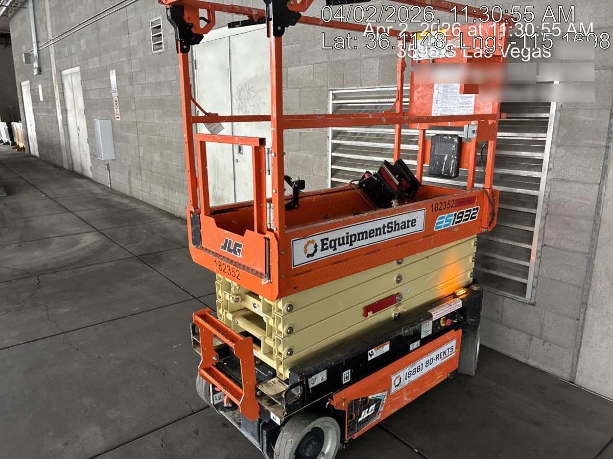 2021 JLG ES1932