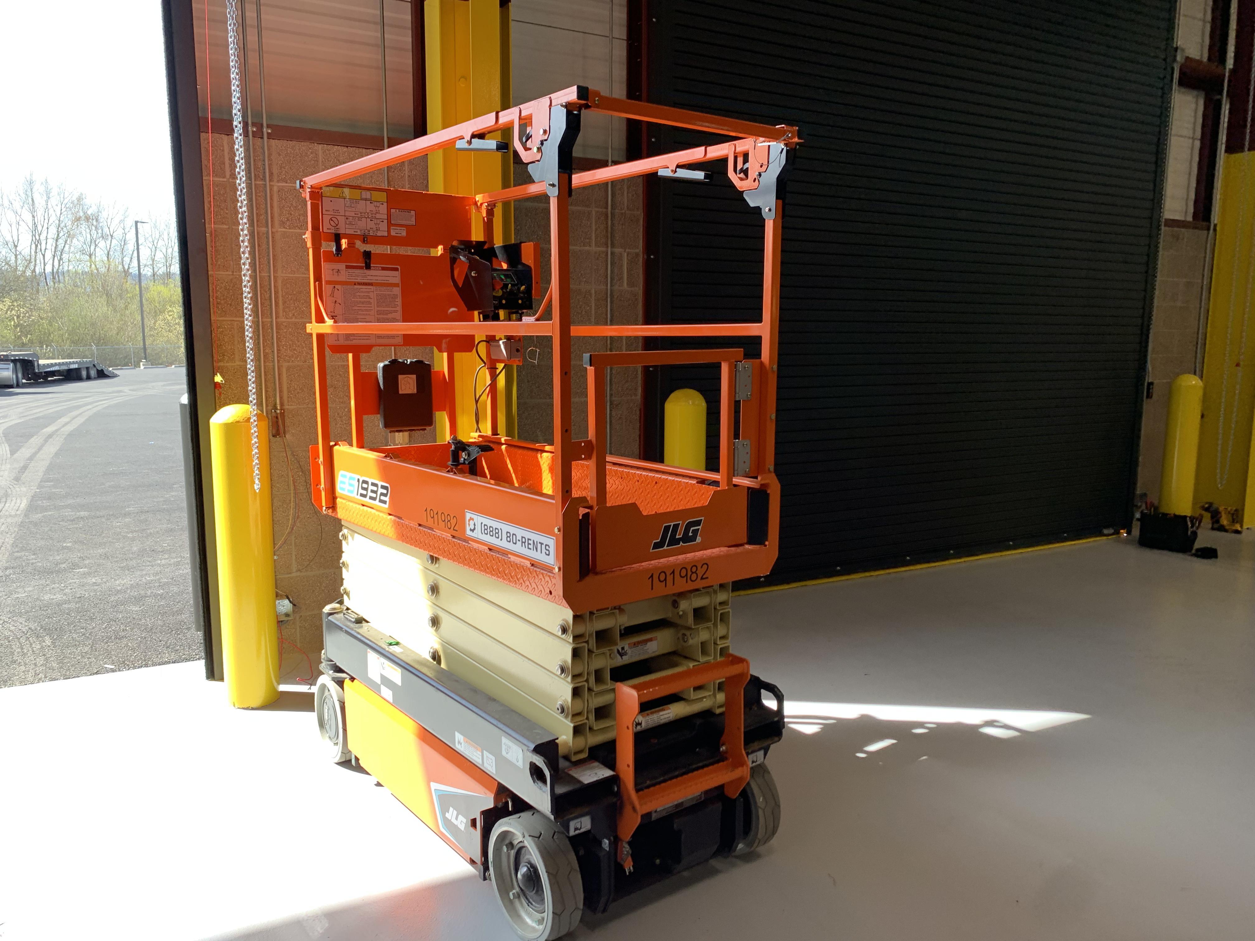 2021 JLG ES1932