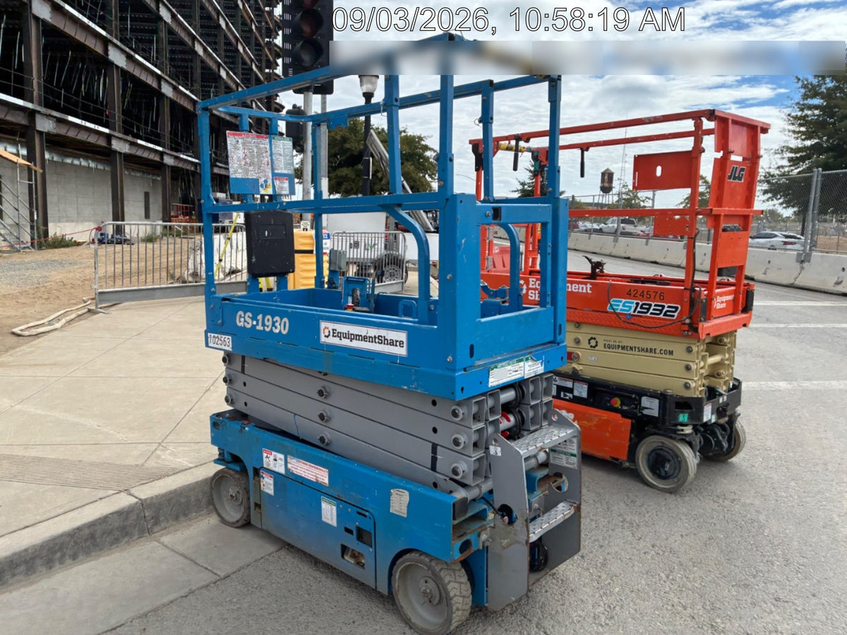 2020 Genie GS-1930 Solid Non Marking Tires, Beacon, Folding rails with half height swing gate, 800W Inverter