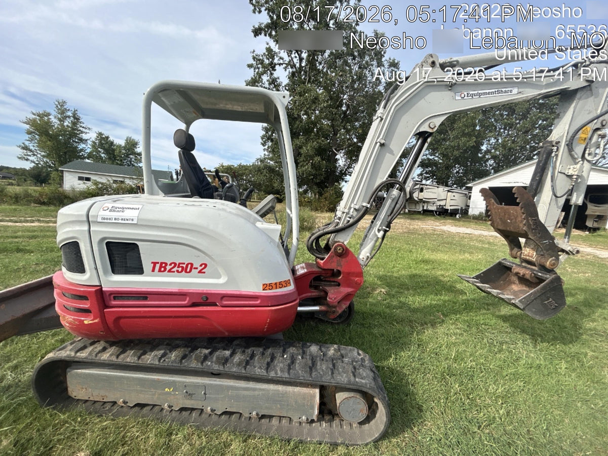 2022 TAKEUCHI TB250-2R