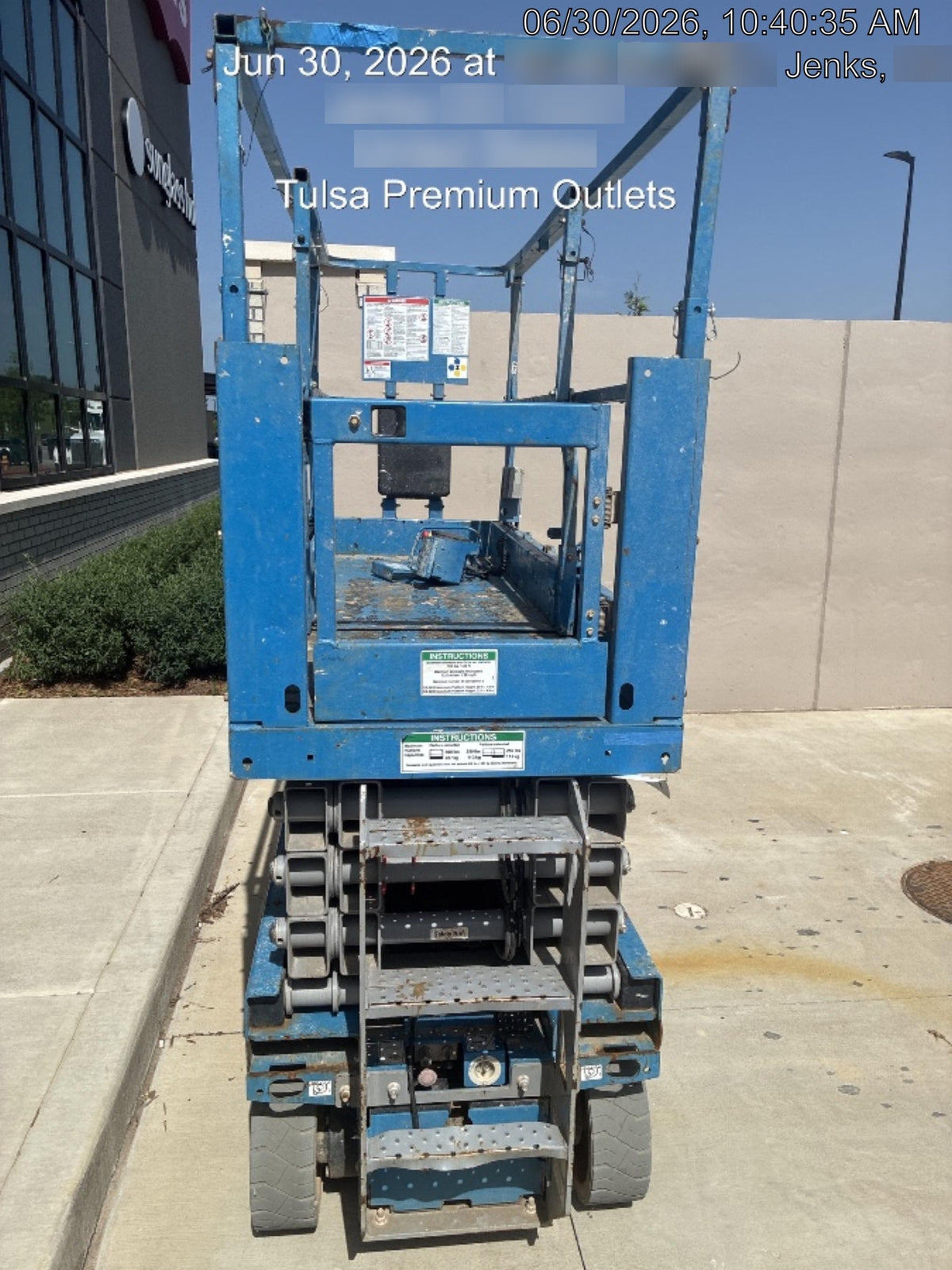 2019 Genie GS-2632 Folding rails with half height swing gate