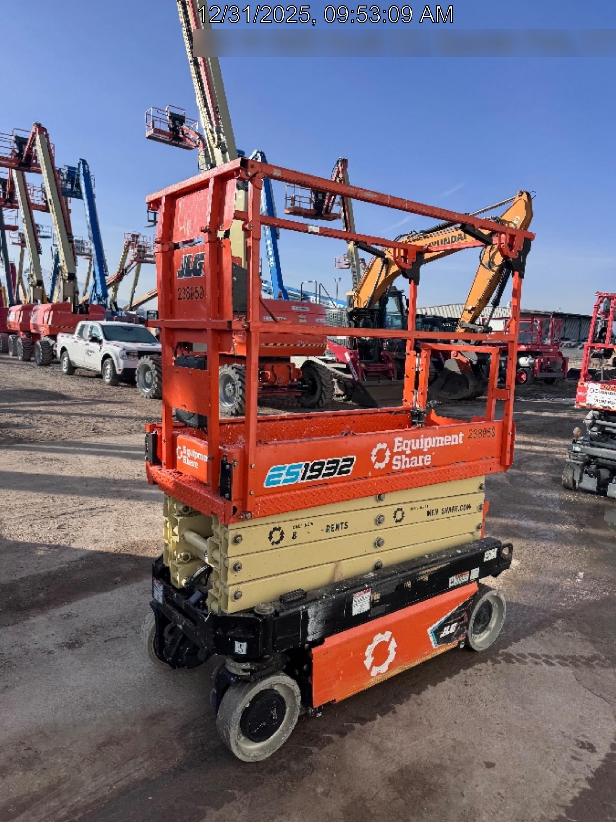 2022 JLG ES1932