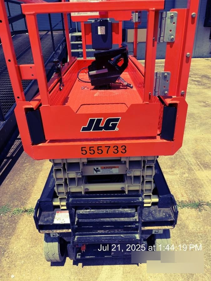 2025 JLG ES1932