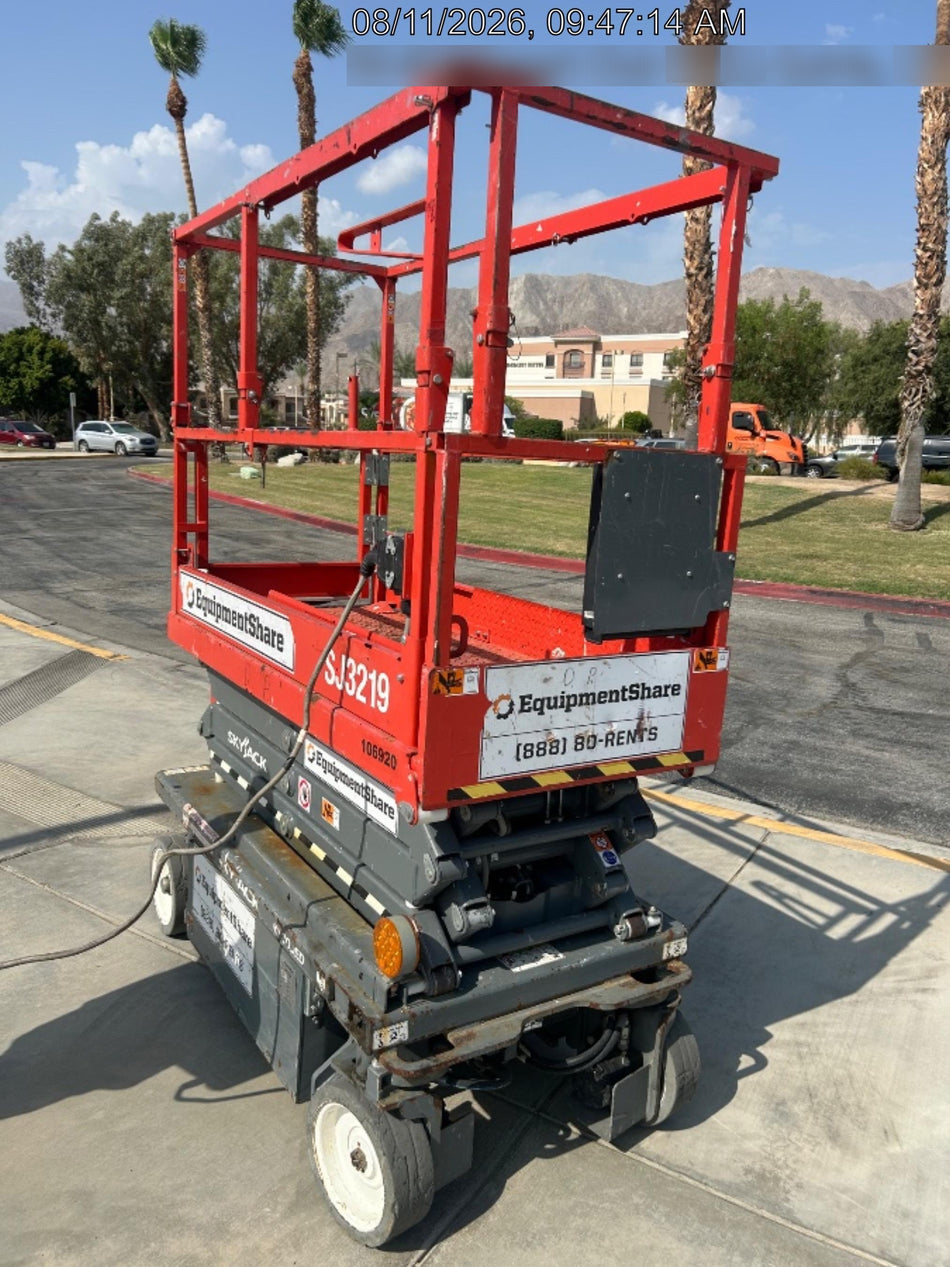 2020 Skyjack SJIII-3219 Solid NM Tires, Half height spring hinged entry gate, Dual Beacons, 800W Inverter