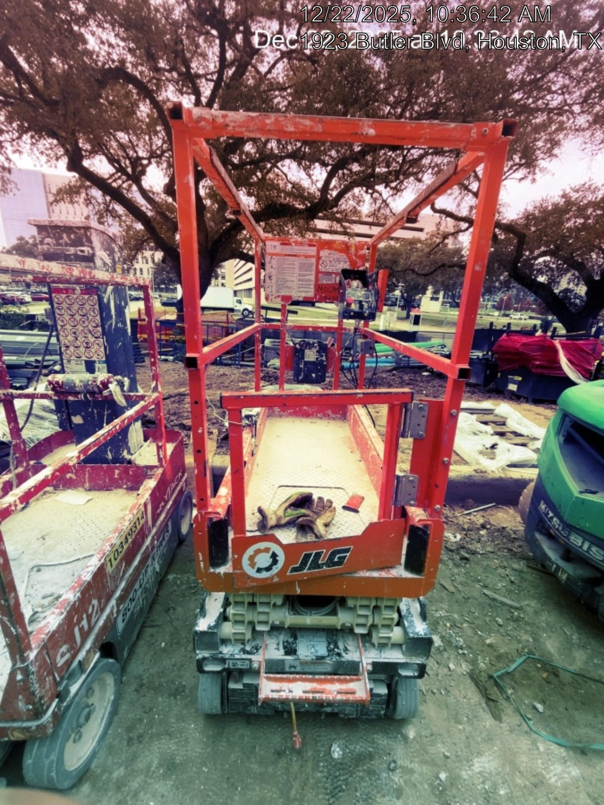 2022 JLG ES1330L