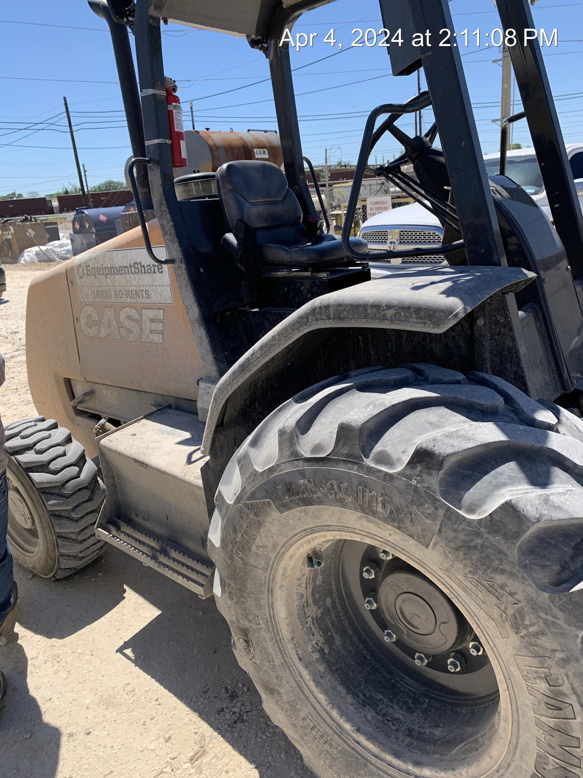 2023 CASE 588H