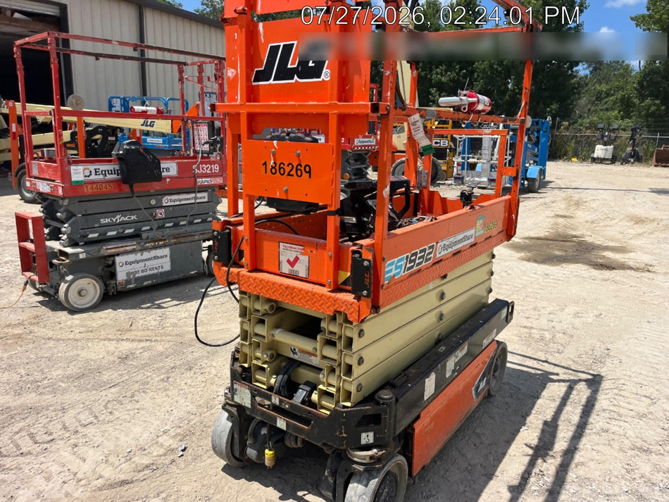 2021 JLG ES1932