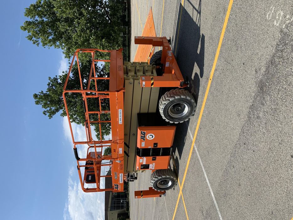 2020 JLG 430LRT