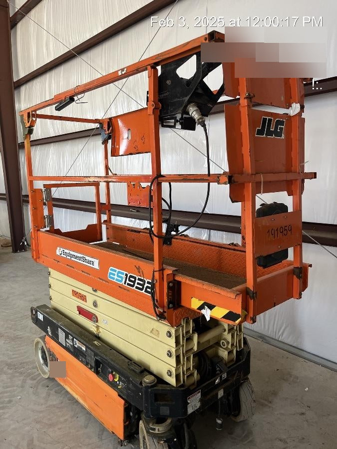 2021 JLG ES1932