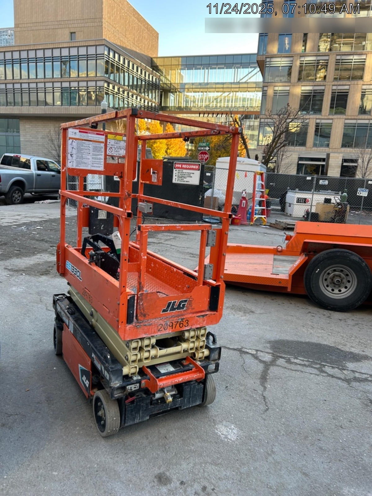 2022 JLG ES1330L