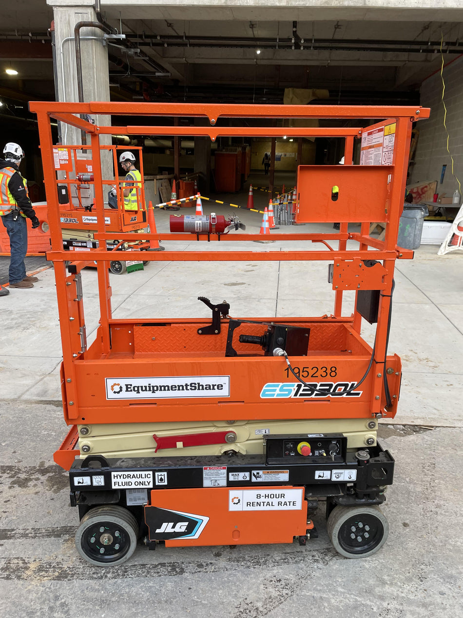 2021 JLG ES1330L