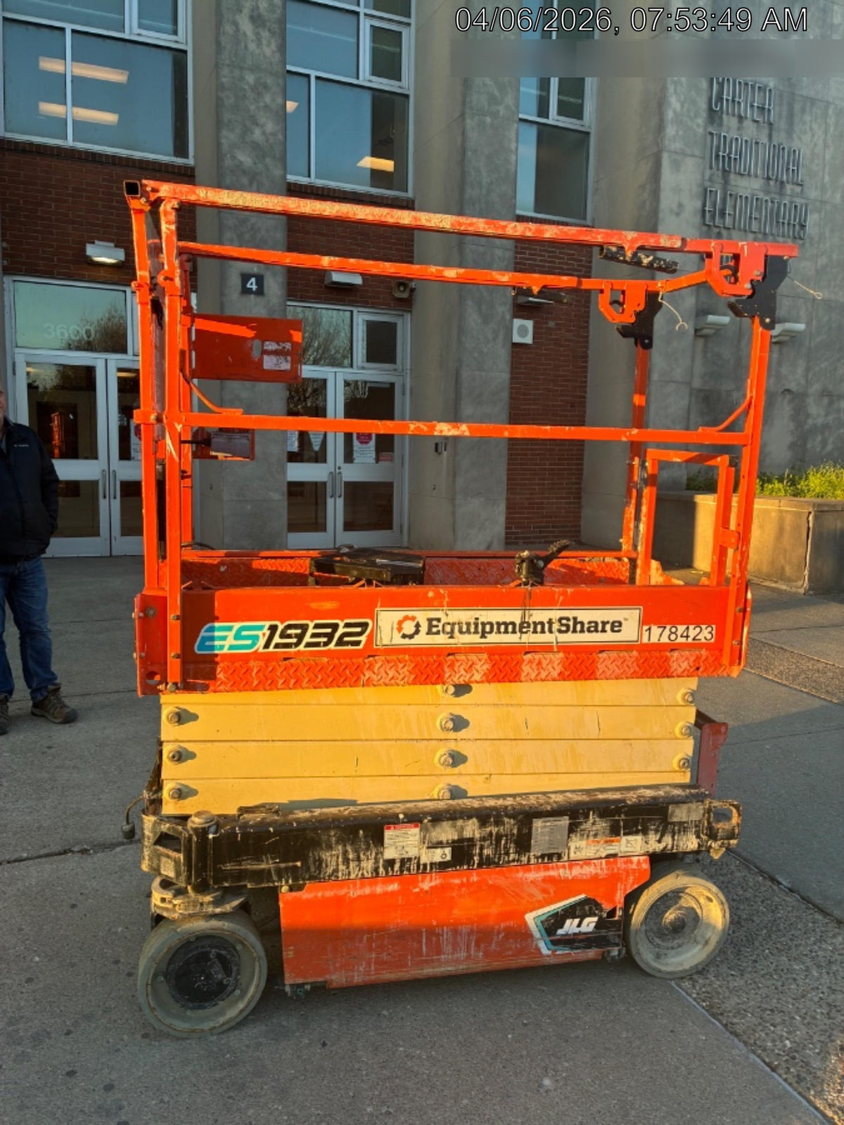 2021 JLG ES1932