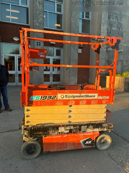 2021 JLG ES1932