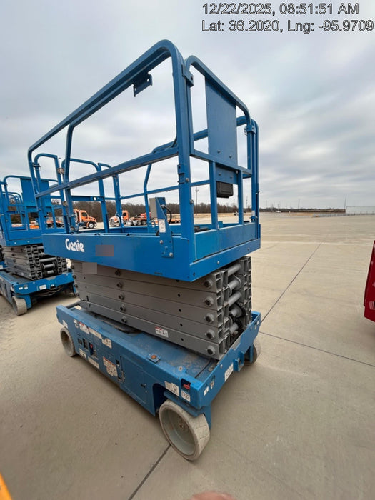 2019 Genie GS-4047 Folding rails with half height swing gate