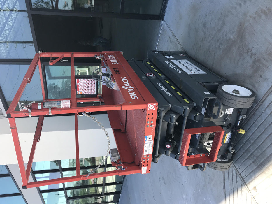 2018 Skyjack SJIII-3219 Skyjack SJIII3219 Scissor Lift w/Trojan Batteries
