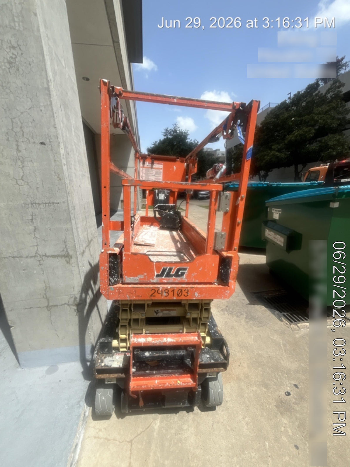 2023 JLG ES1932