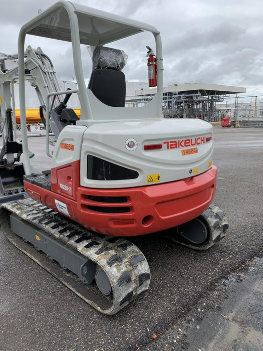 2021 TAKEUCHI TB250-2