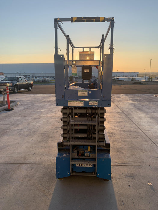 2020 Genie GS-3232 Standard, Folding half height swing gate, 800W Inverter