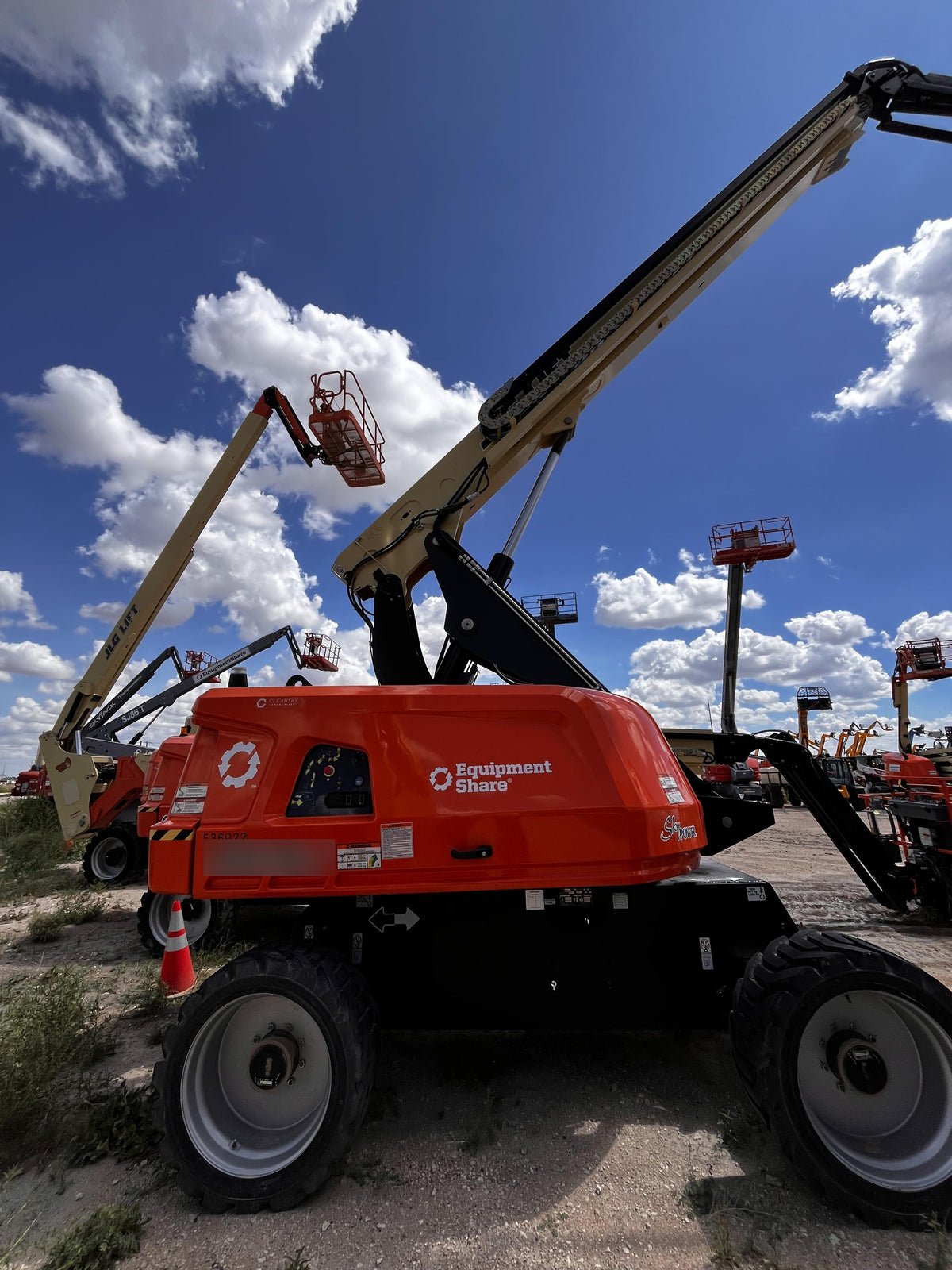 2025 JLG 660SJ