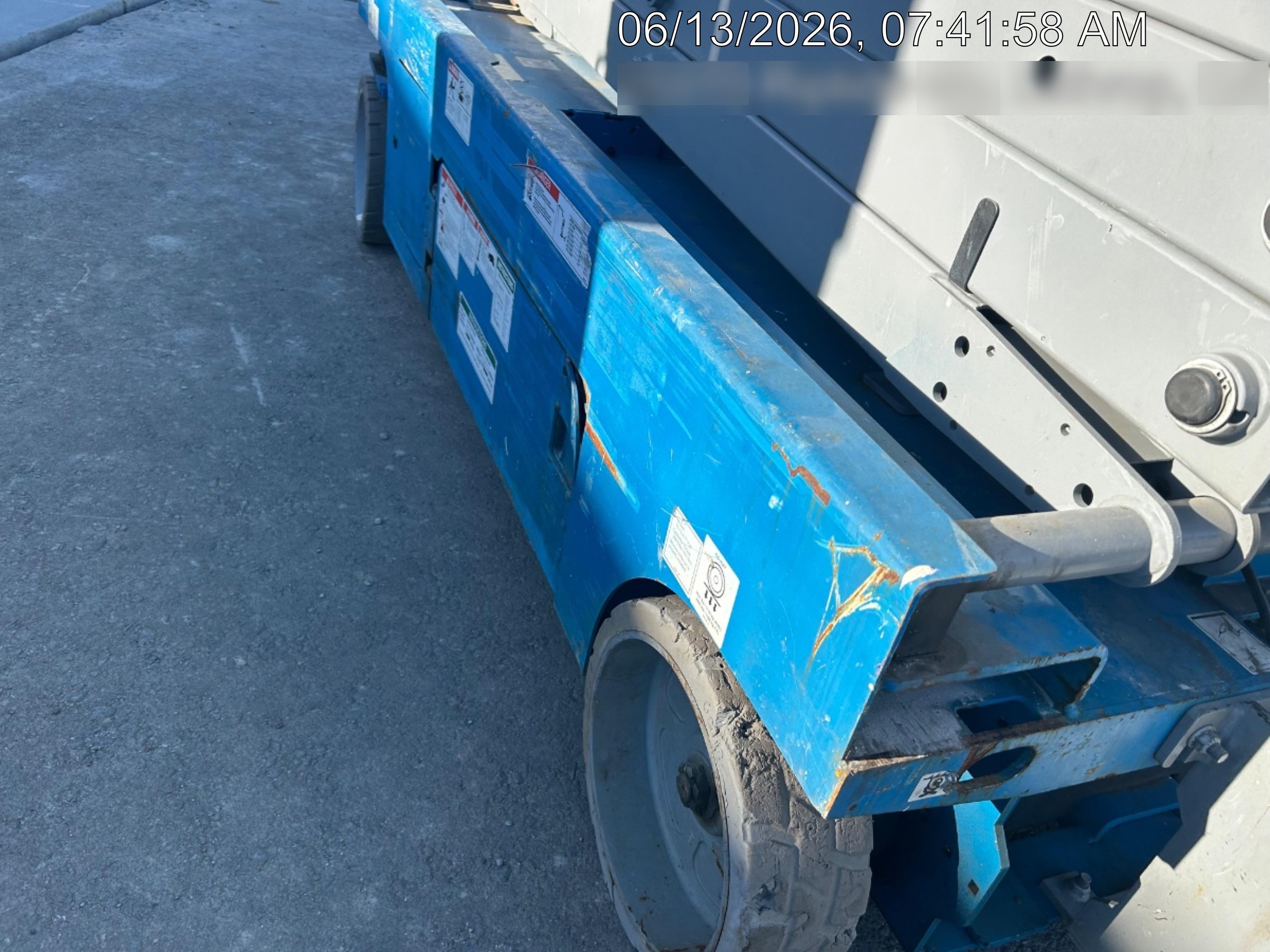 2019 Genie GS-4047 Folding rails with half height swing gate, 800W Inverter
