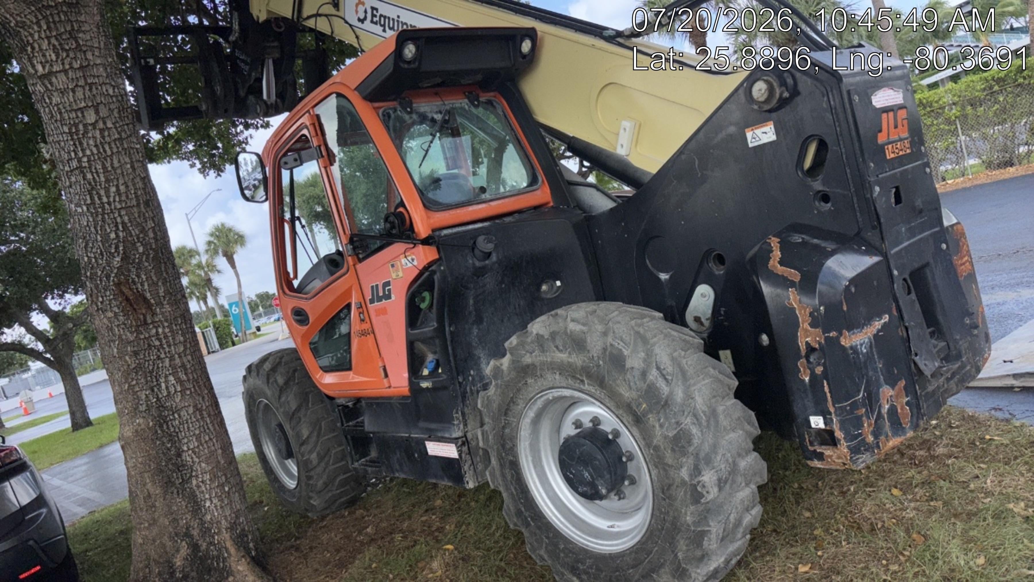 2021 JLG 1732