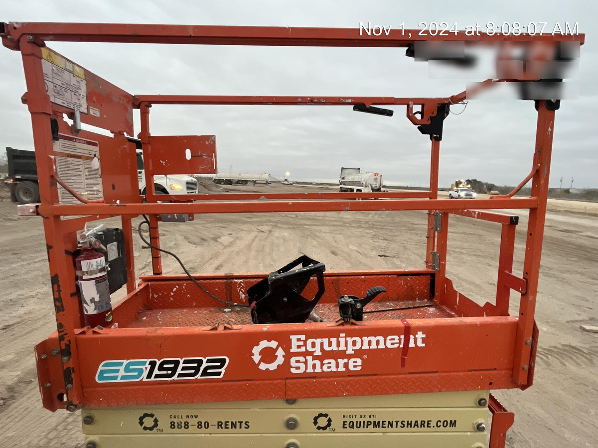 2022 JLG ES1932
