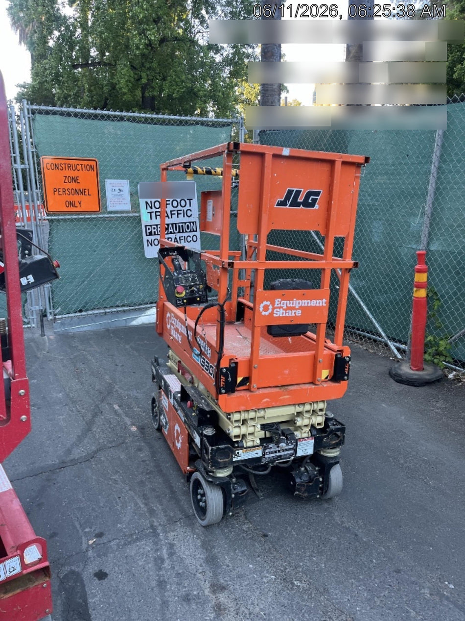 2022 JLG ES1330L