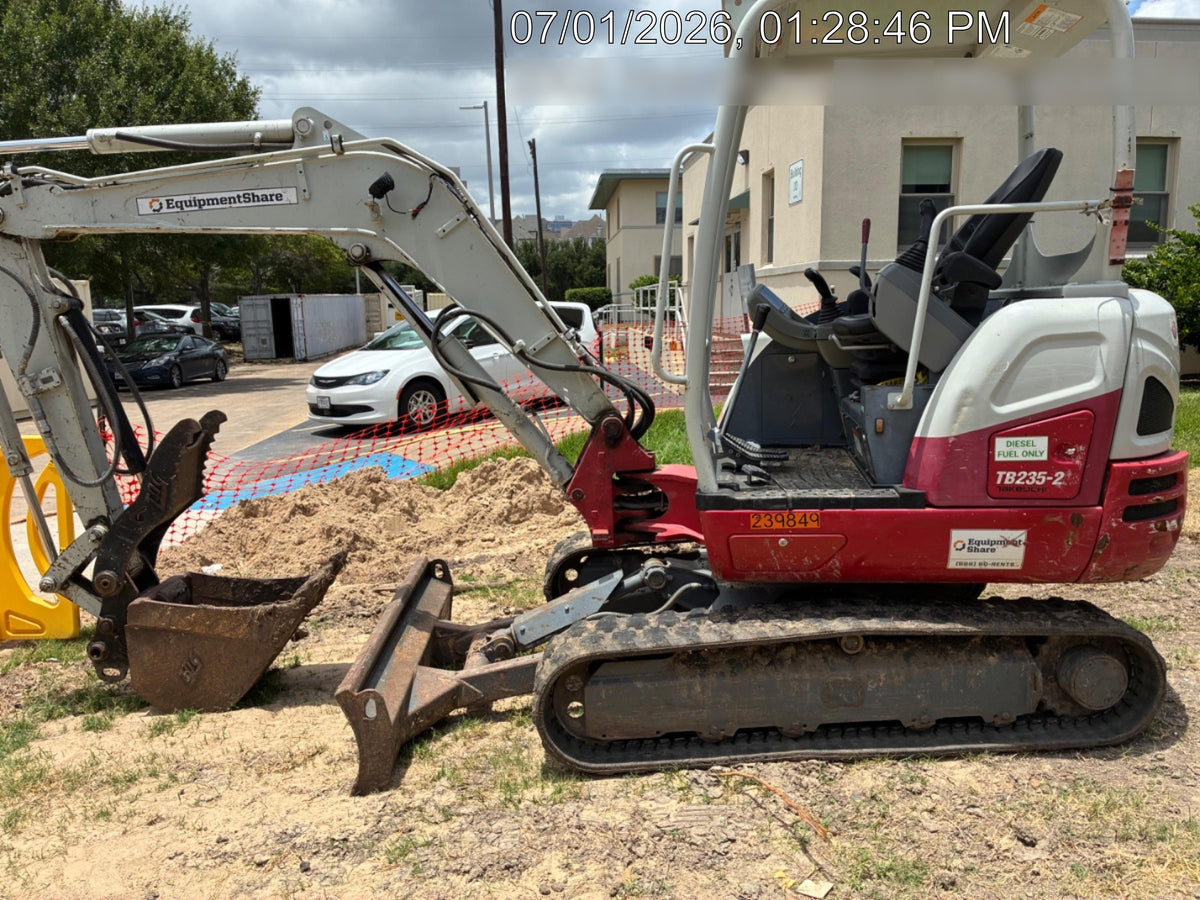 2022 TAKEUCHI TB235-2R
