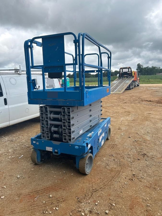 2019 Genie GS-4047 Folding rails with half height swing gate