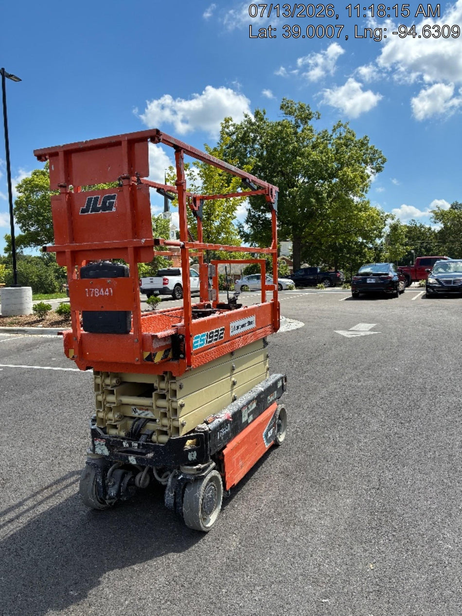 2021 JLG ES1932