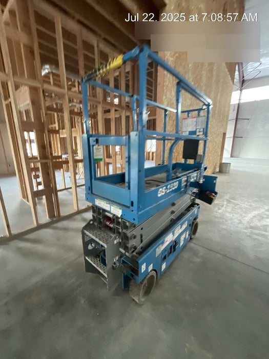 2020 Genie GS-1930 Solid Non Marking Tires, Beacon, Folding rails with half height swing gate, 800W Inverter